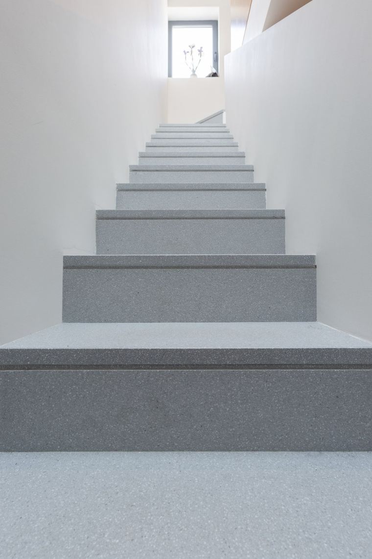escalier avec déco minimaliste 