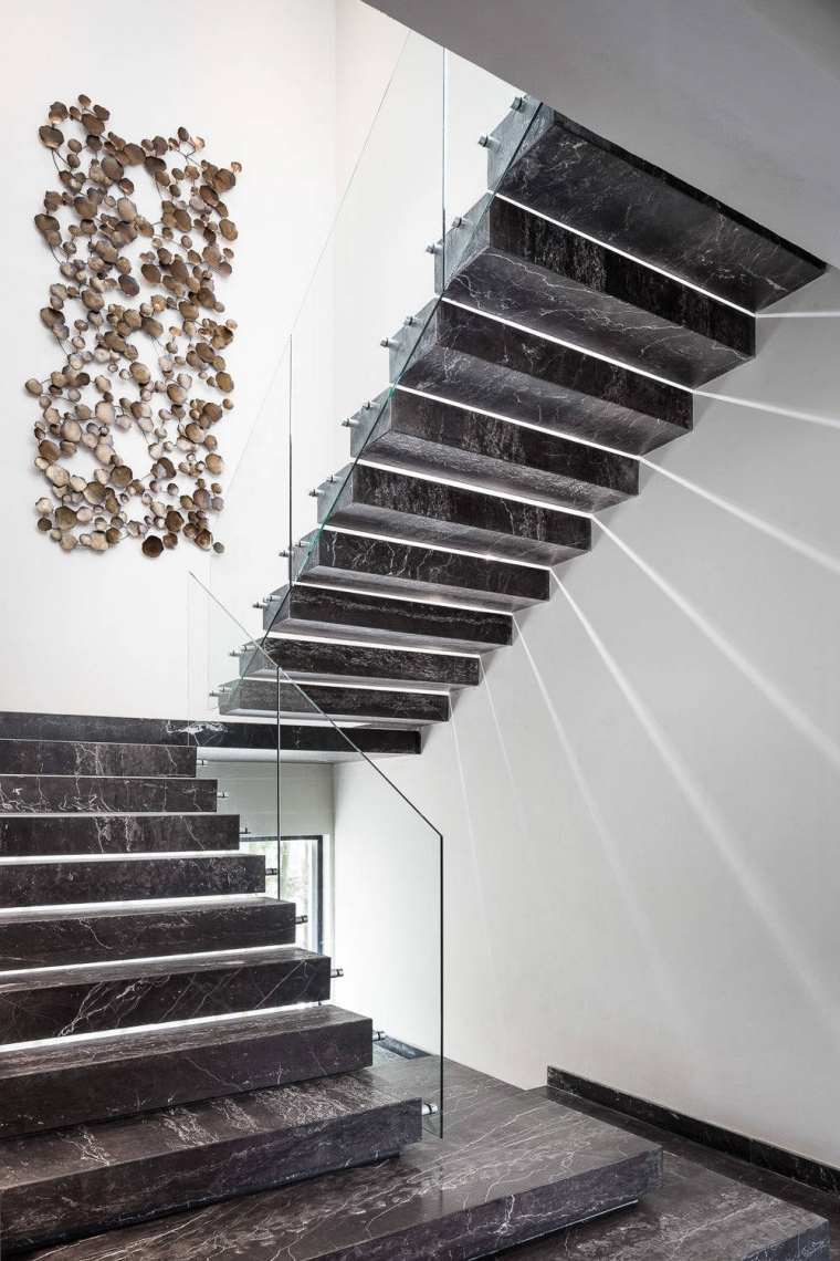 intérieur avec escalier moderne 
