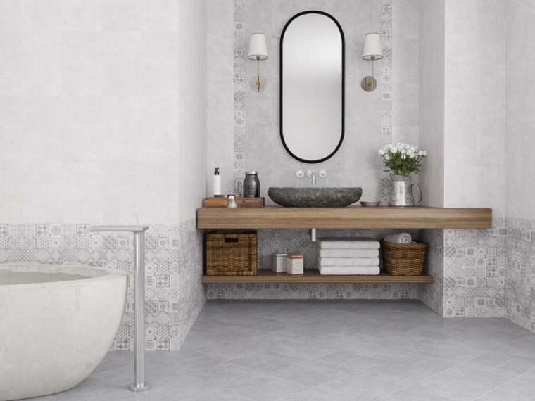 salle de bain avec sol gris en béton ciré