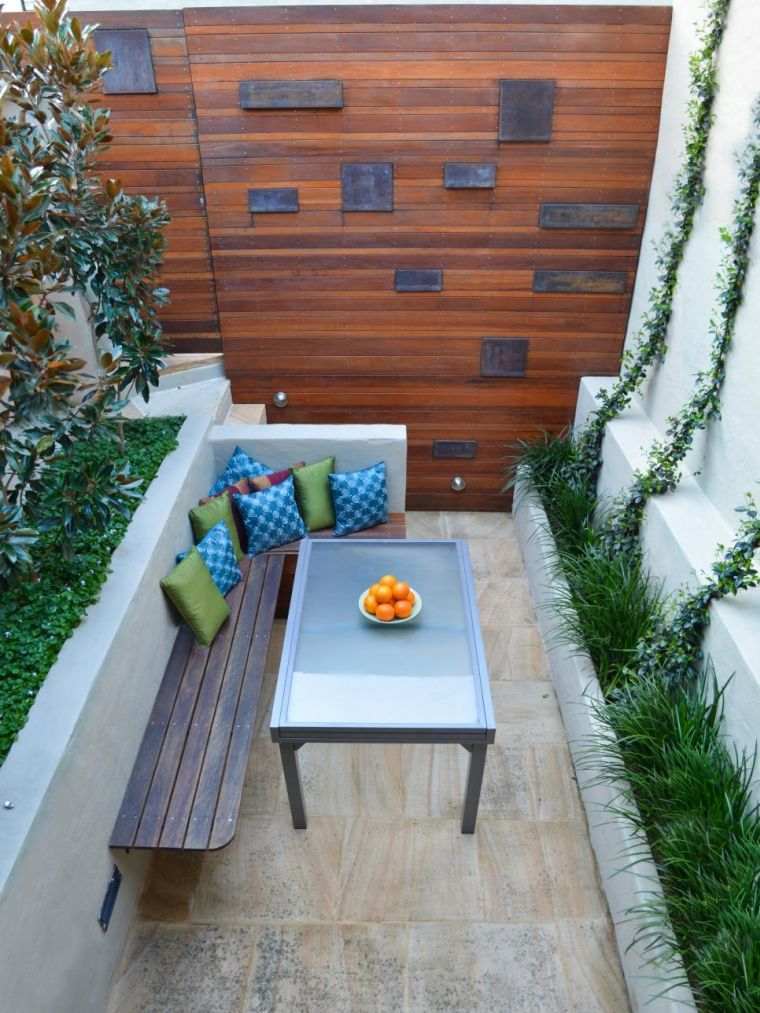 aménagement petit patio avec table 