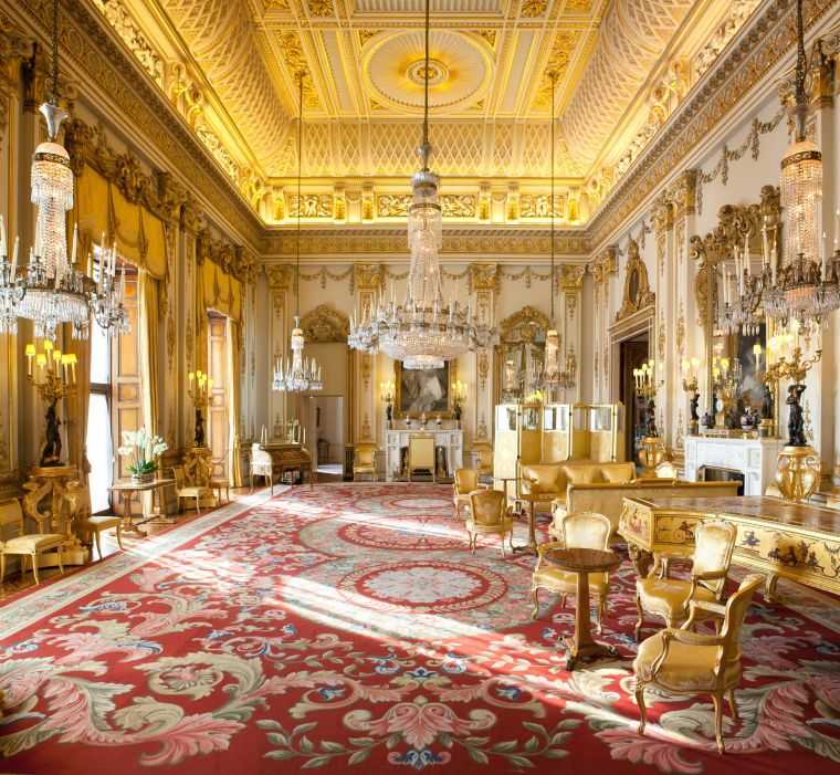 la salle jaune à l'intérieur du palais 