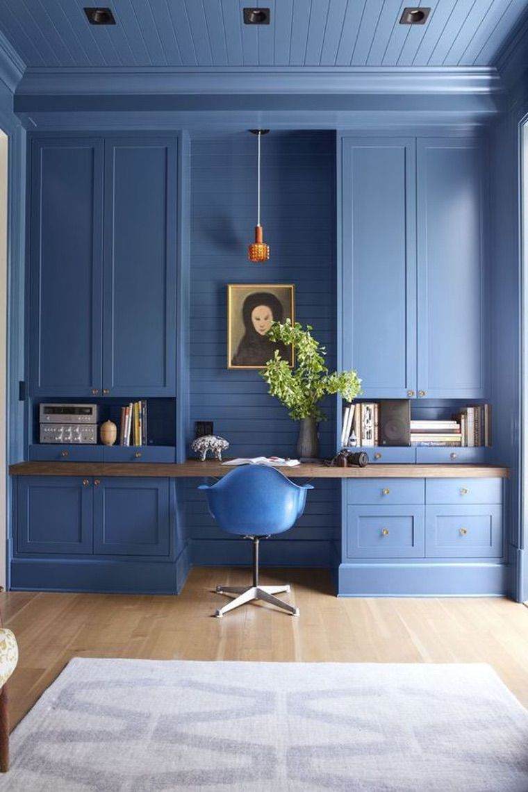 décoration bureau à domicile en bois et bleu