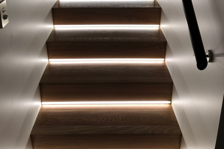escalier avec LED lumière