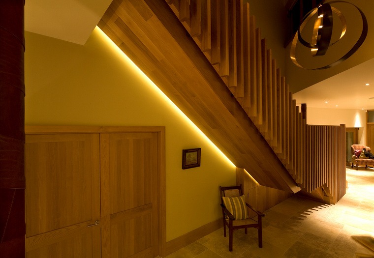 lumière long escalier maison