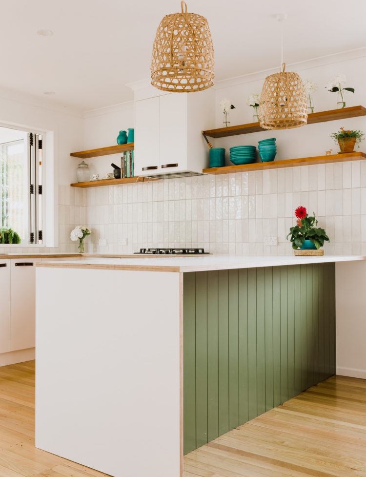 maison design avec cuisine verte et blanche