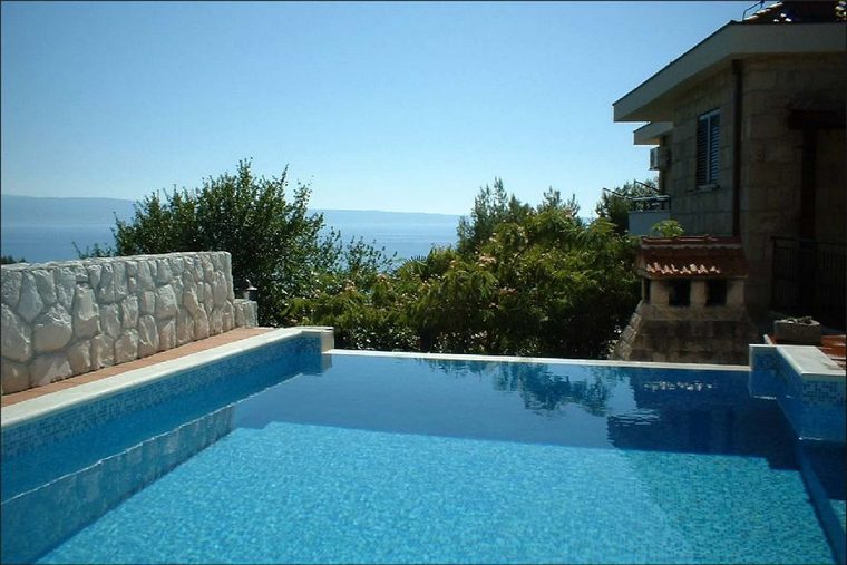 maison style méditerranéen avec piscine