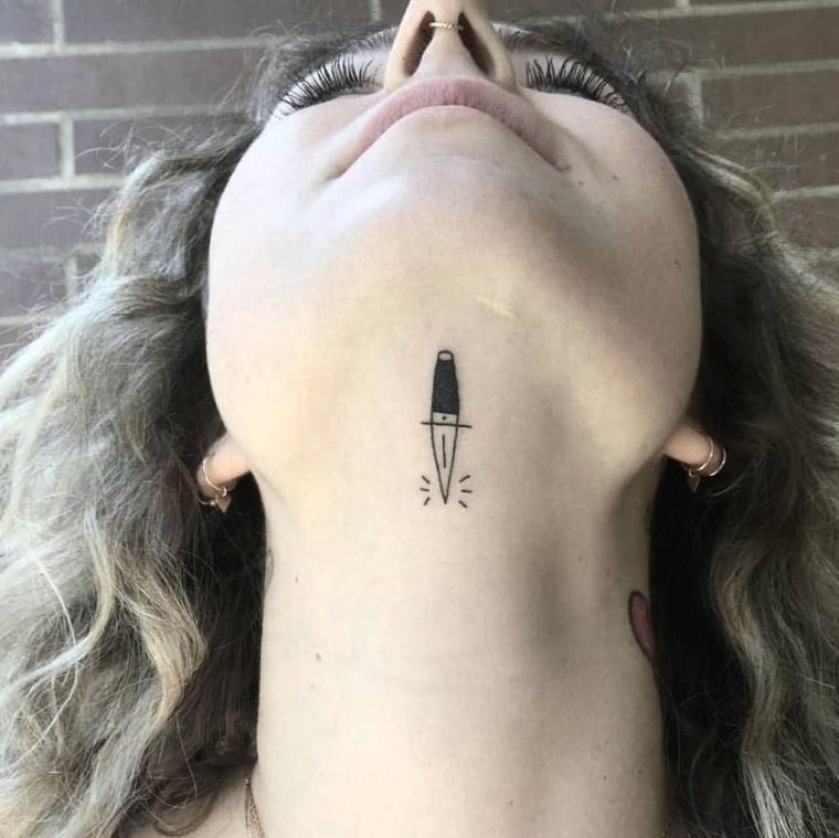 idée pour un tatouage au cou 