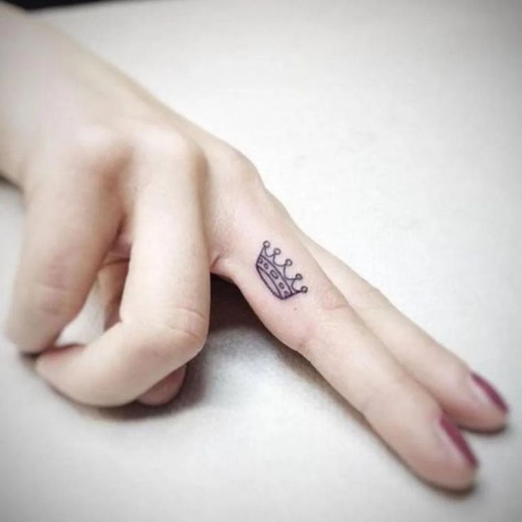idée de tatouage au doigt 