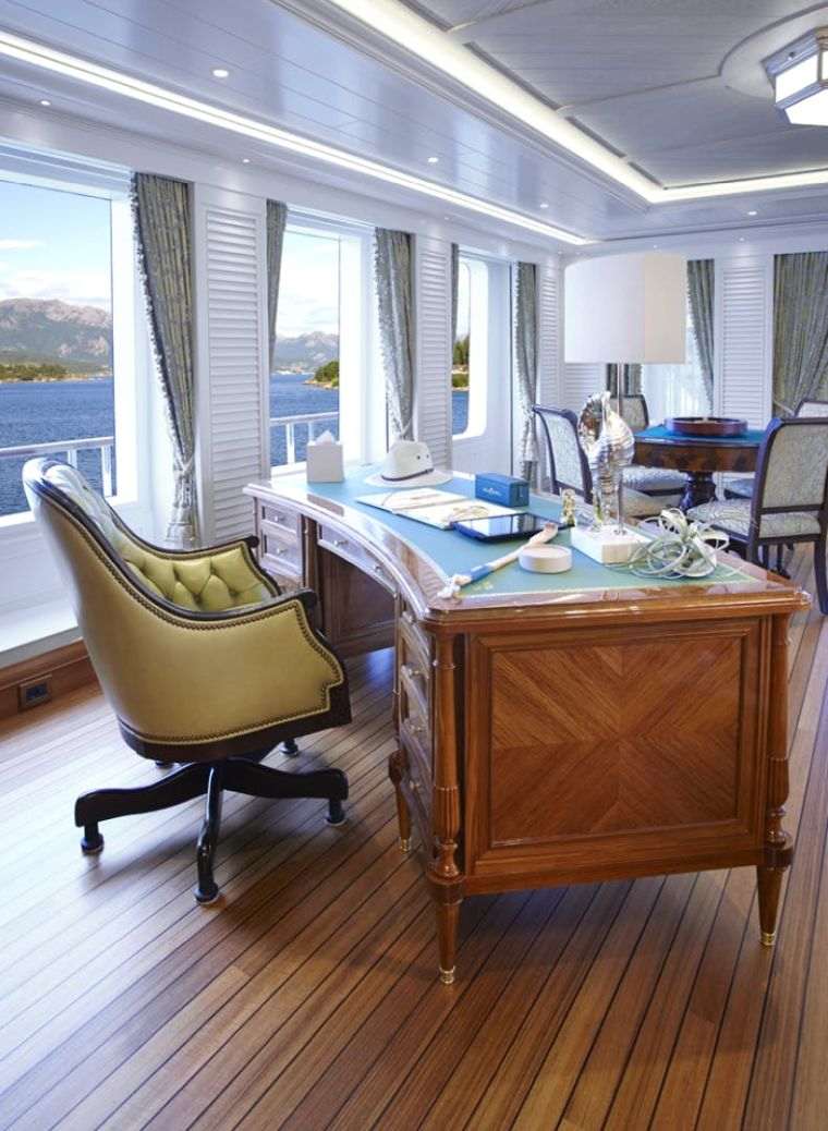 yacht luxe bureau