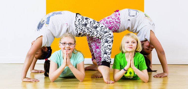 les aspects positifs du yoga pour les enfants 