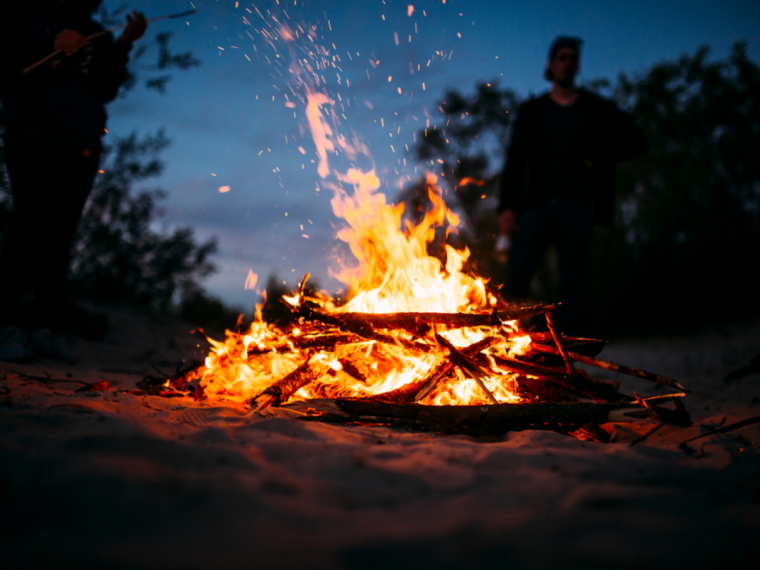 barbecue au feu camping