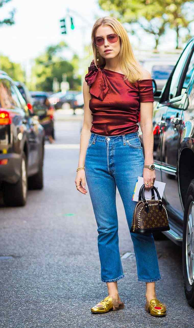 blouse élégante et jeans 