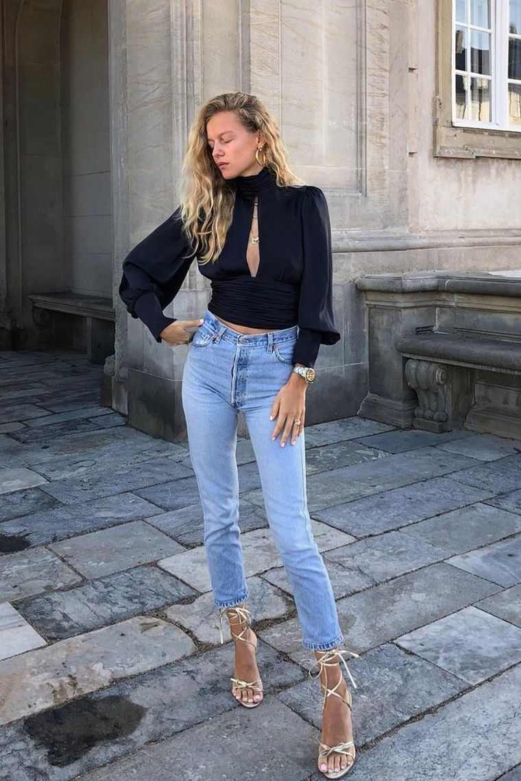jeans taille haute et blouse noire 