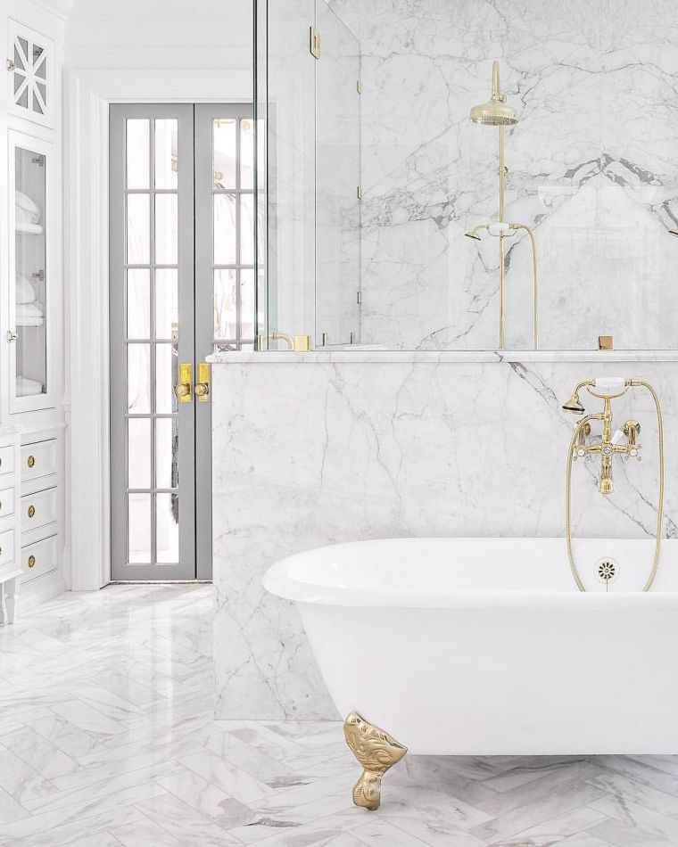 salle de bain de luxe en marbre 