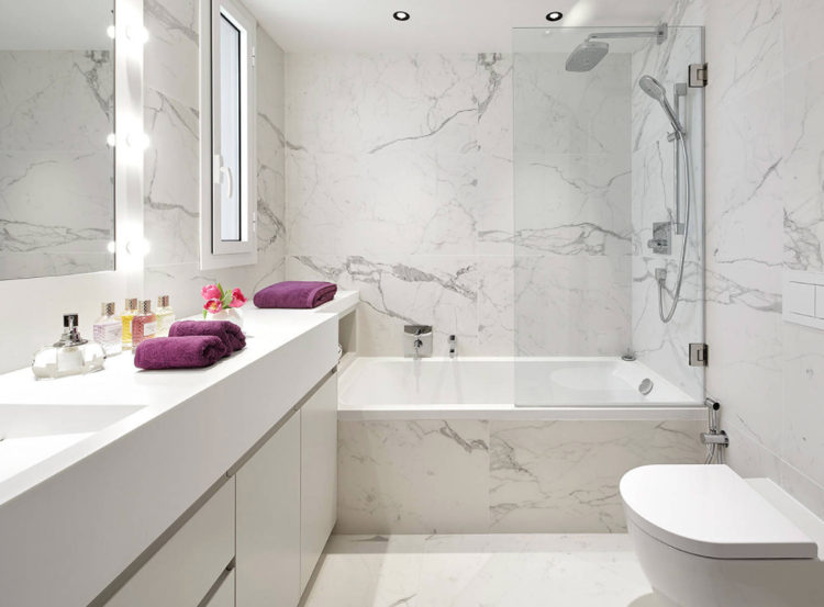 salle de bain minimaliste marbre