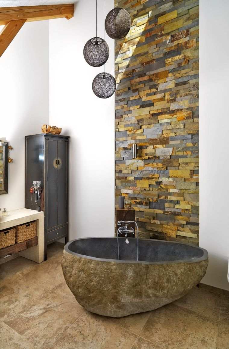salle de bain pierre naturelle élégante 