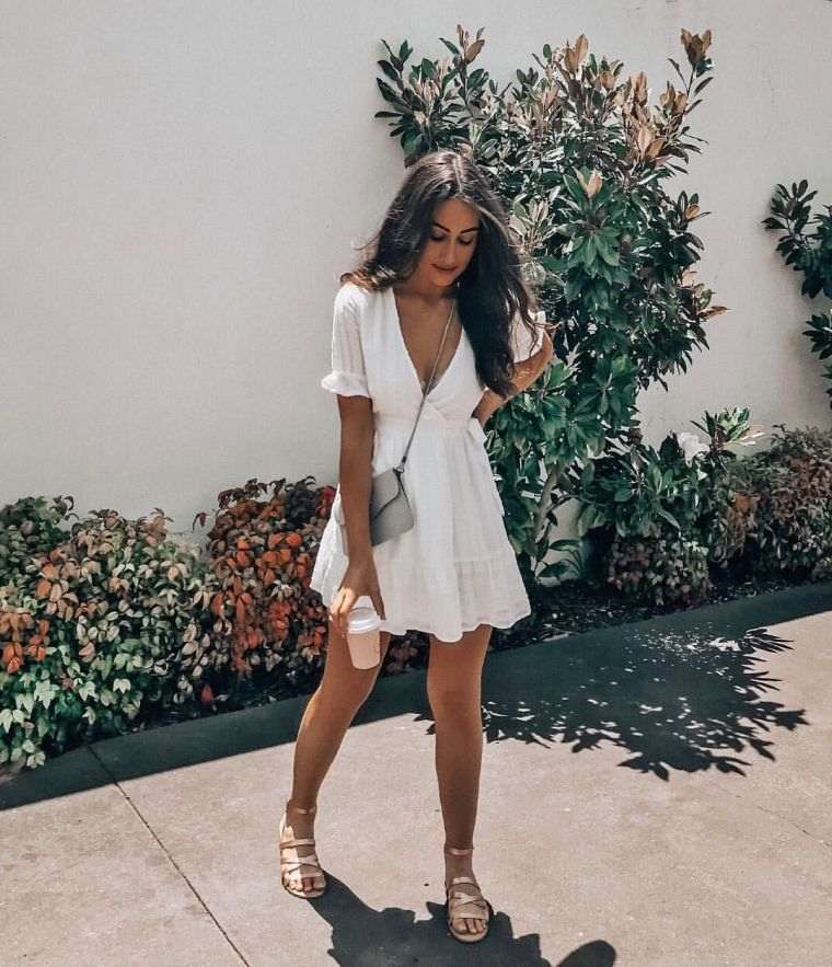 robe courte en blanc 