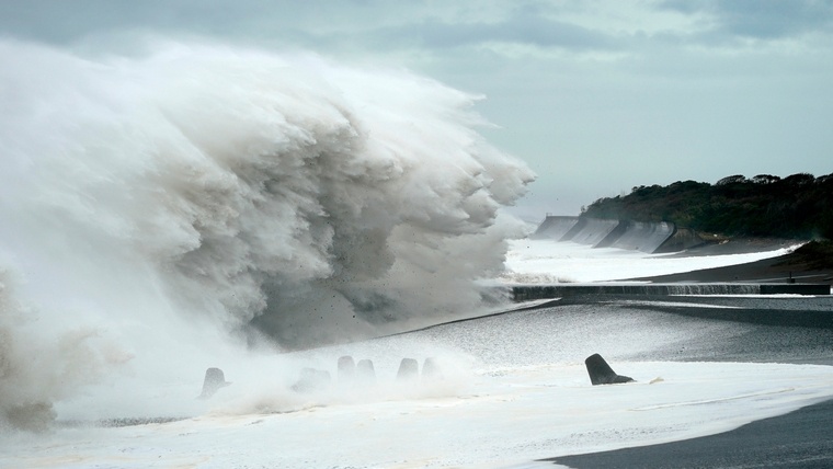 force naturelle vague typhon