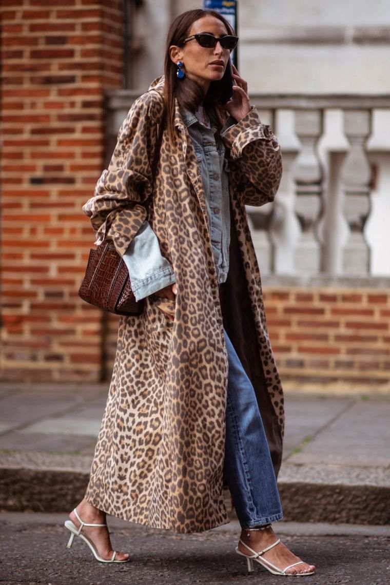 manteau long couleur léopard 