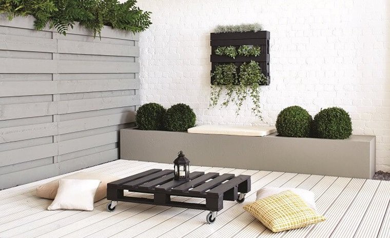 meuble récup table basse jardin en palette de bois