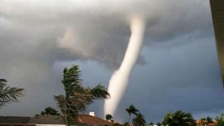 typhon définition en Indonésie