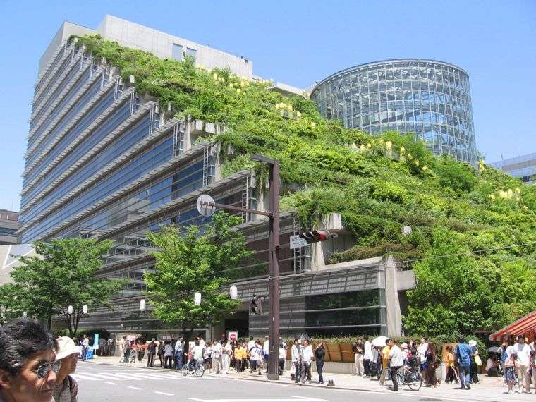 bâtiment design intéressant ACROS au Japon