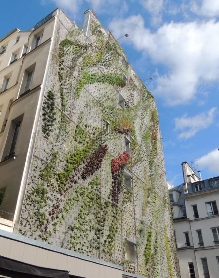 bâtiment vert moderne à Paris 