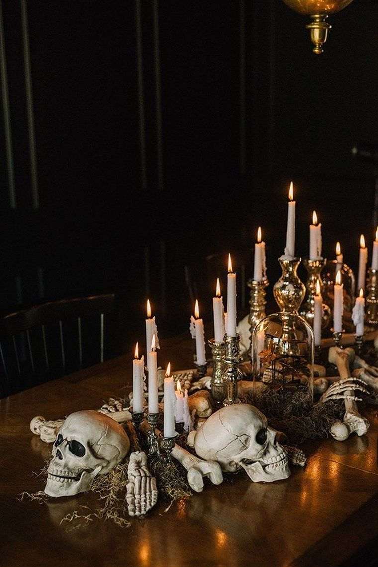déco de table avec tête de mort et bougies