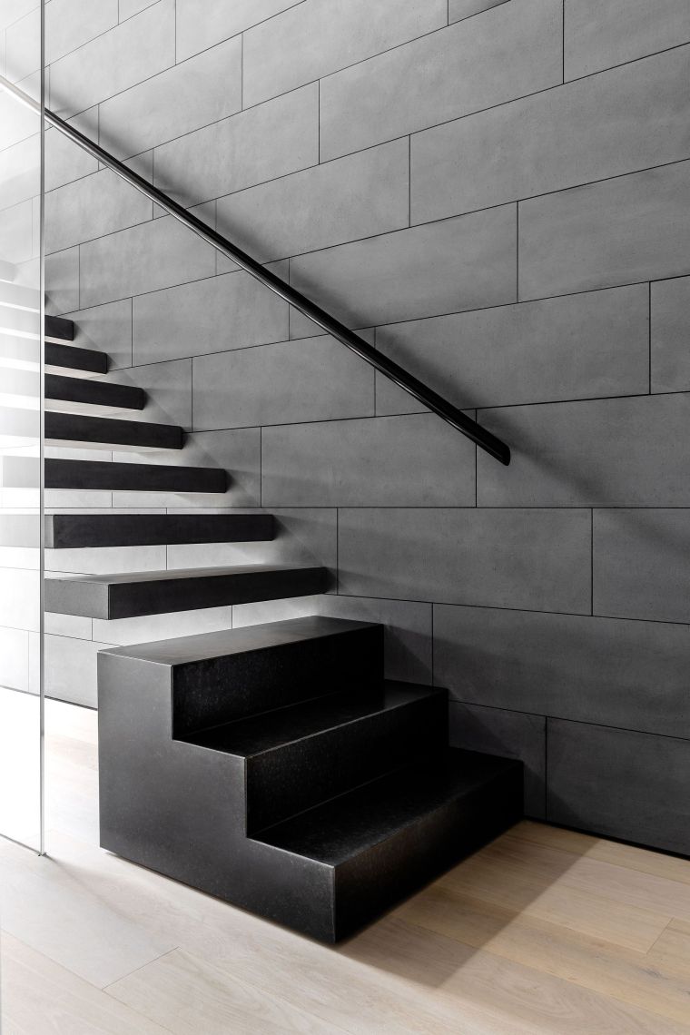 maison avec escaliers en marbre 