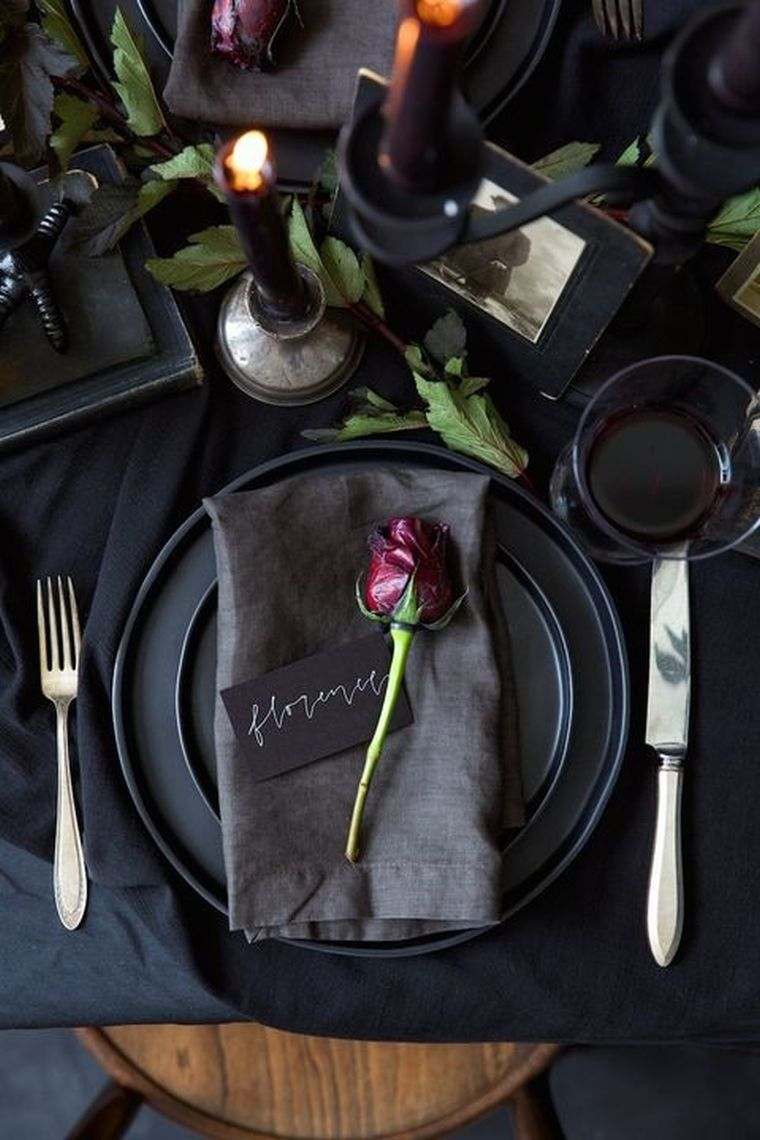 table de Halloween en noir