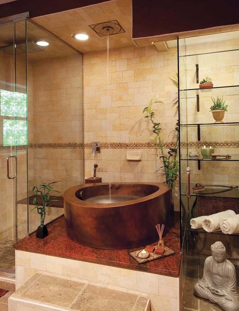 salle de bain avec baignoire japonaise