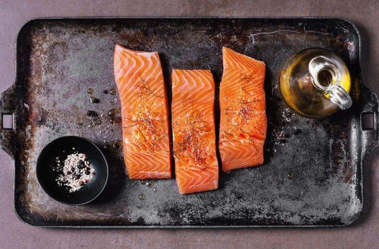aliments pour rester jeune: saumon