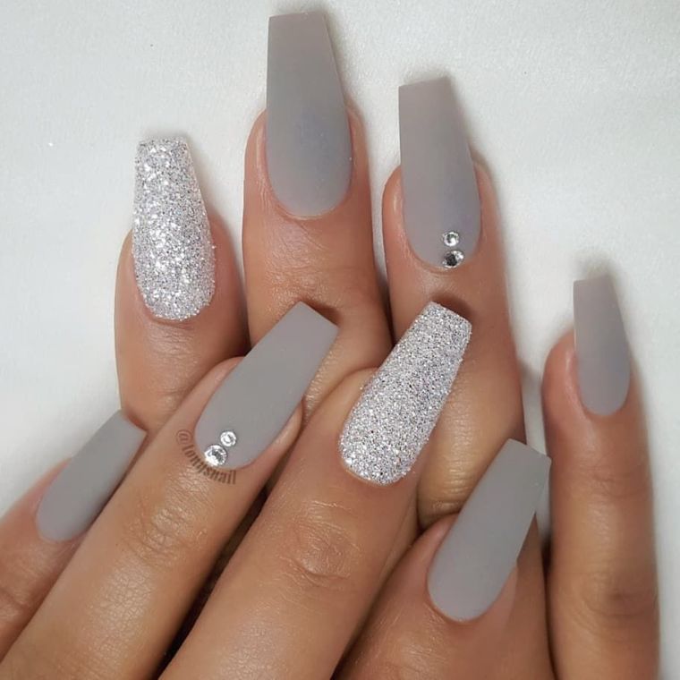 nail art hiver blanc gris