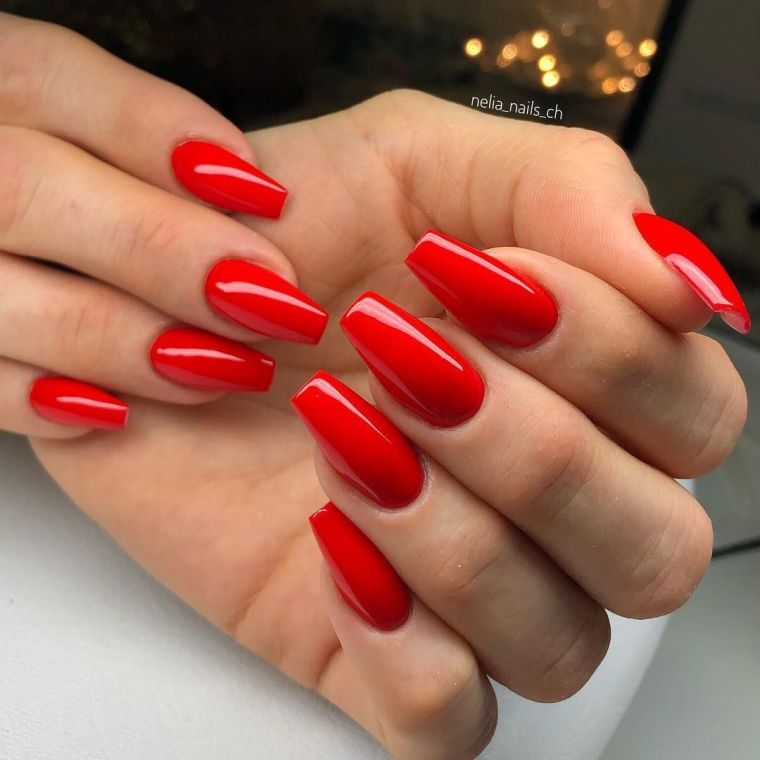 ongles vernis rouge