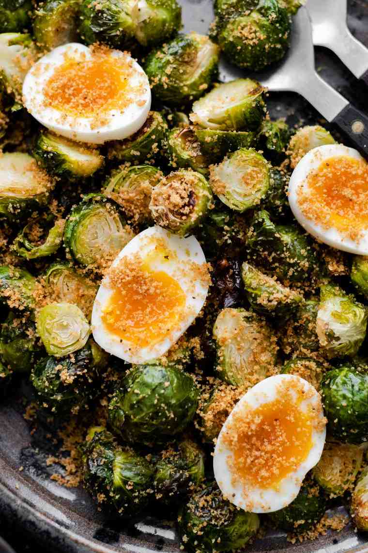 Brussels sprouts with eggs