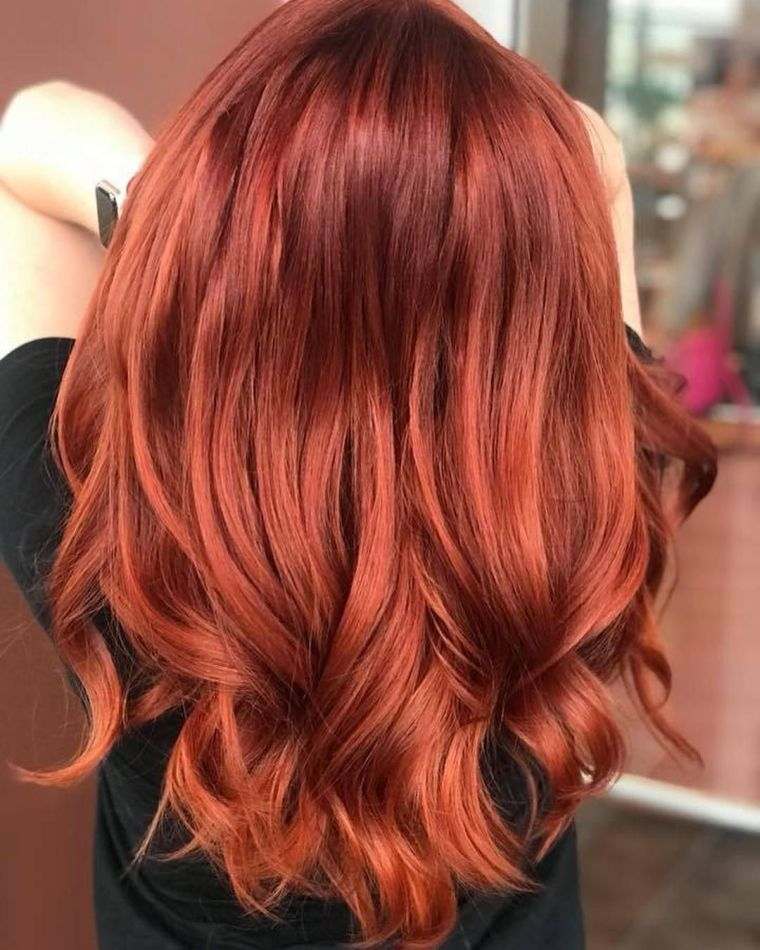 cheveux modernes en rouge