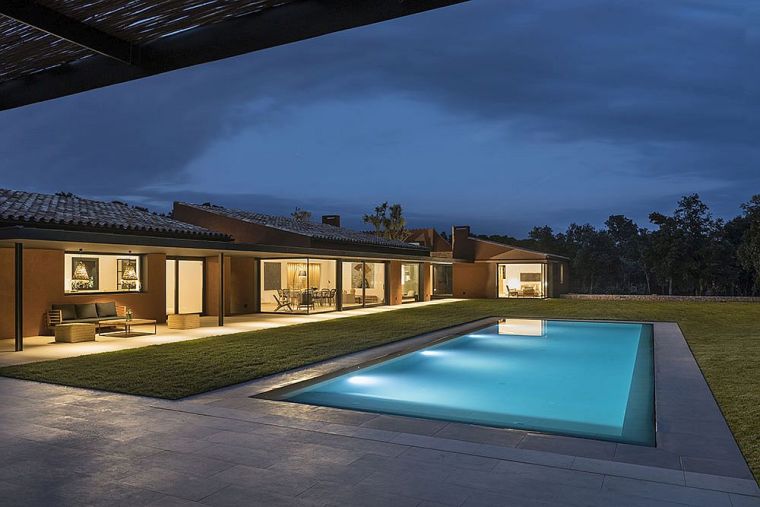 maison design piscine moderne