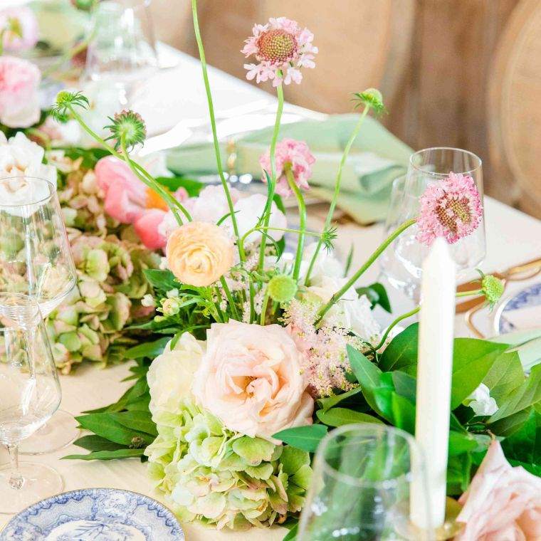 déco de table élégante avec fleurs 