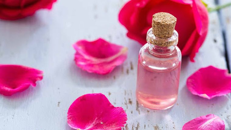 huile essentielles anti-âge de rose 