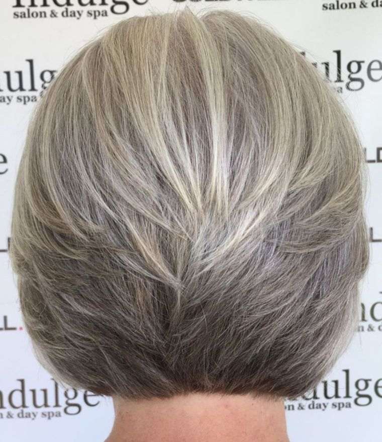 coiffure bob cheveux gris cendrés 