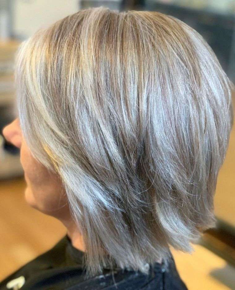 coiffure cheveux gris avec coupe shag