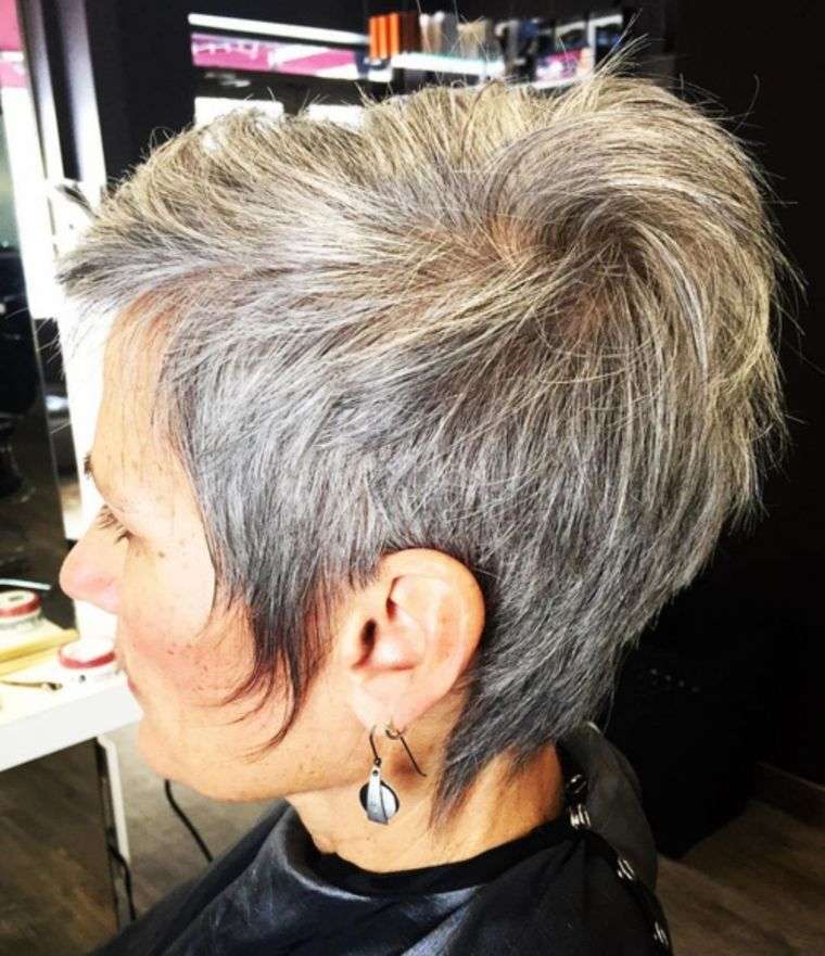 coiffure cheveux gris courte impértinant