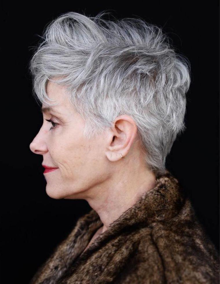 coiffure cheveux gris ombre femme 60 ans 