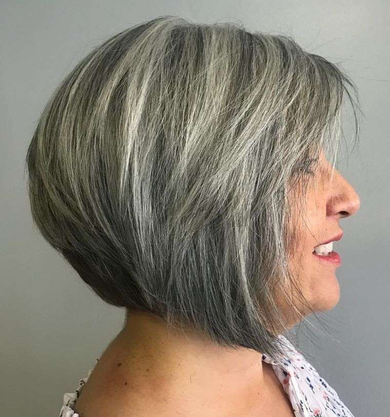 coiffure femme 50 ans cheveux lisses