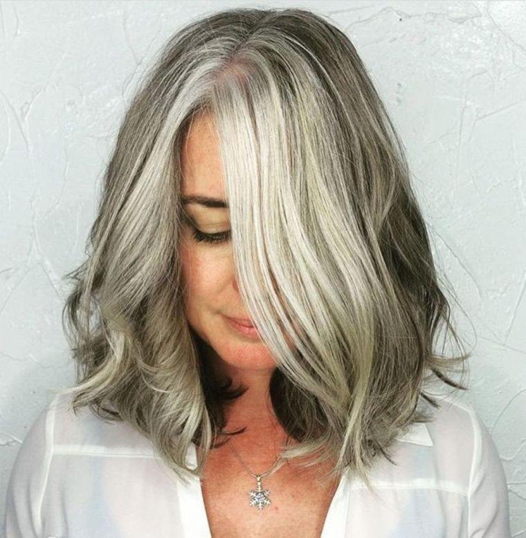 idée coiffure cheveux gris moyen