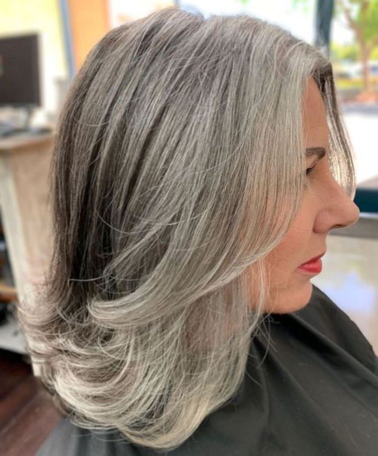 femme coupe cheveux gris