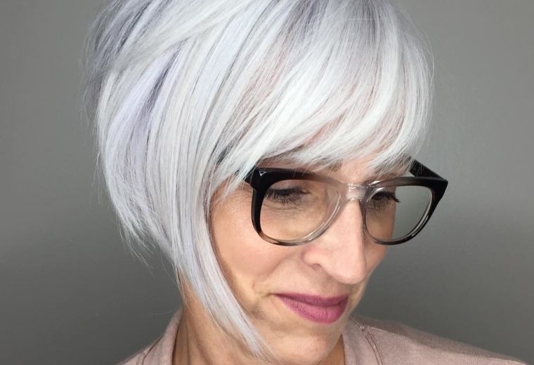 coupe moderne pour cheveux gris