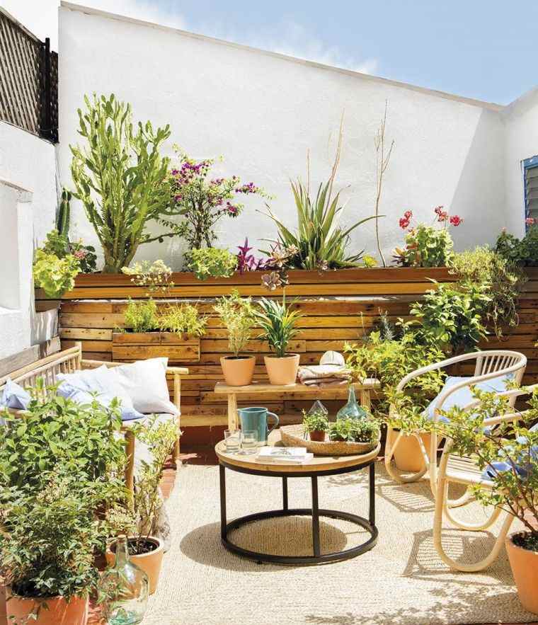 déco extérieur terrasse et patio : mobilier en bois moderne de petite terrasse 
