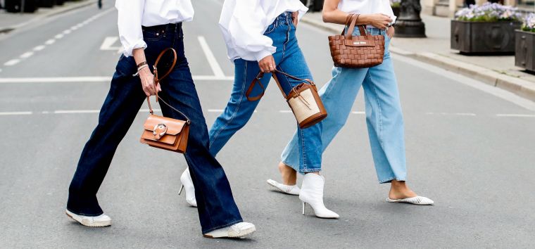 jeans tendance femme printemps 2021 : modèles différents