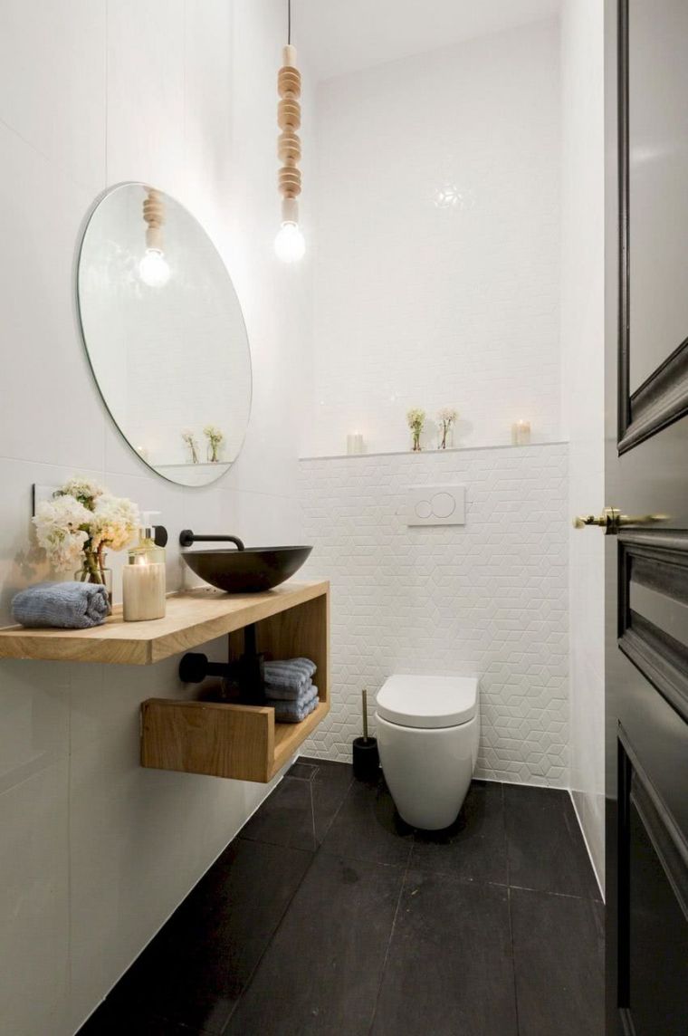 petite salle de bain avec meuble bois
